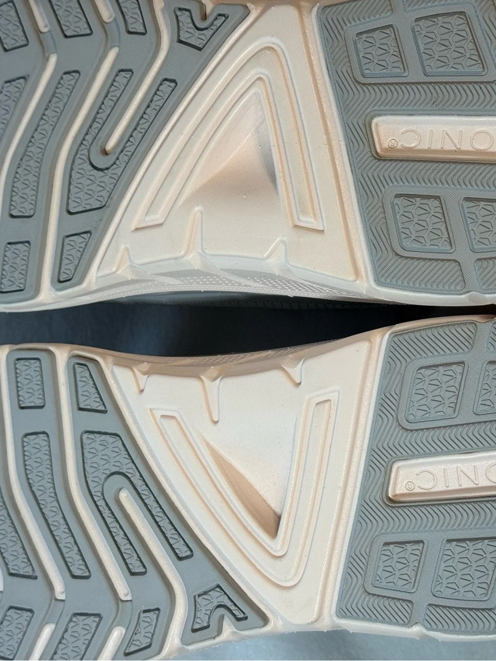 New Vionic - Walk Max Women's Athletic Shoe. Size 10. Gray